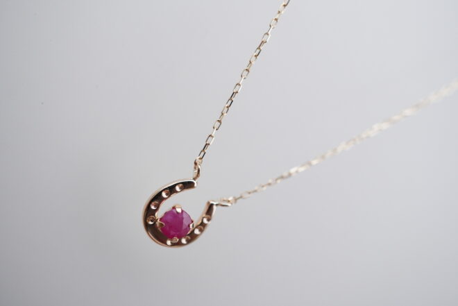 ルビーのネックレス