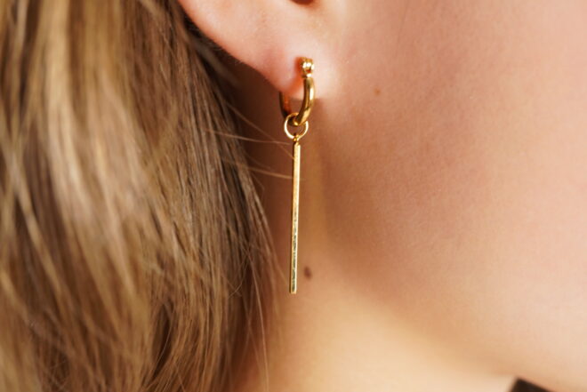 フープピアス着用